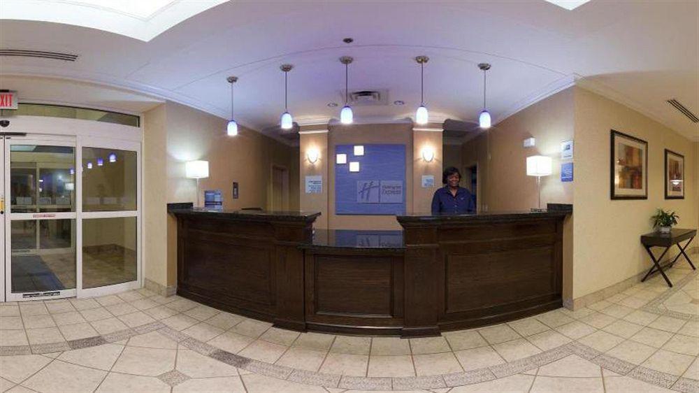 Holiday Inn Express Hotel & Suites Dublin By Ihg Bagian luar foto