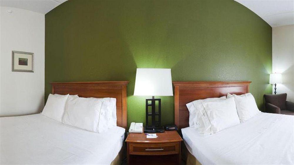 Holiday Inn Express Hotel & Suites Dublin By Ihg Bagian luar foto