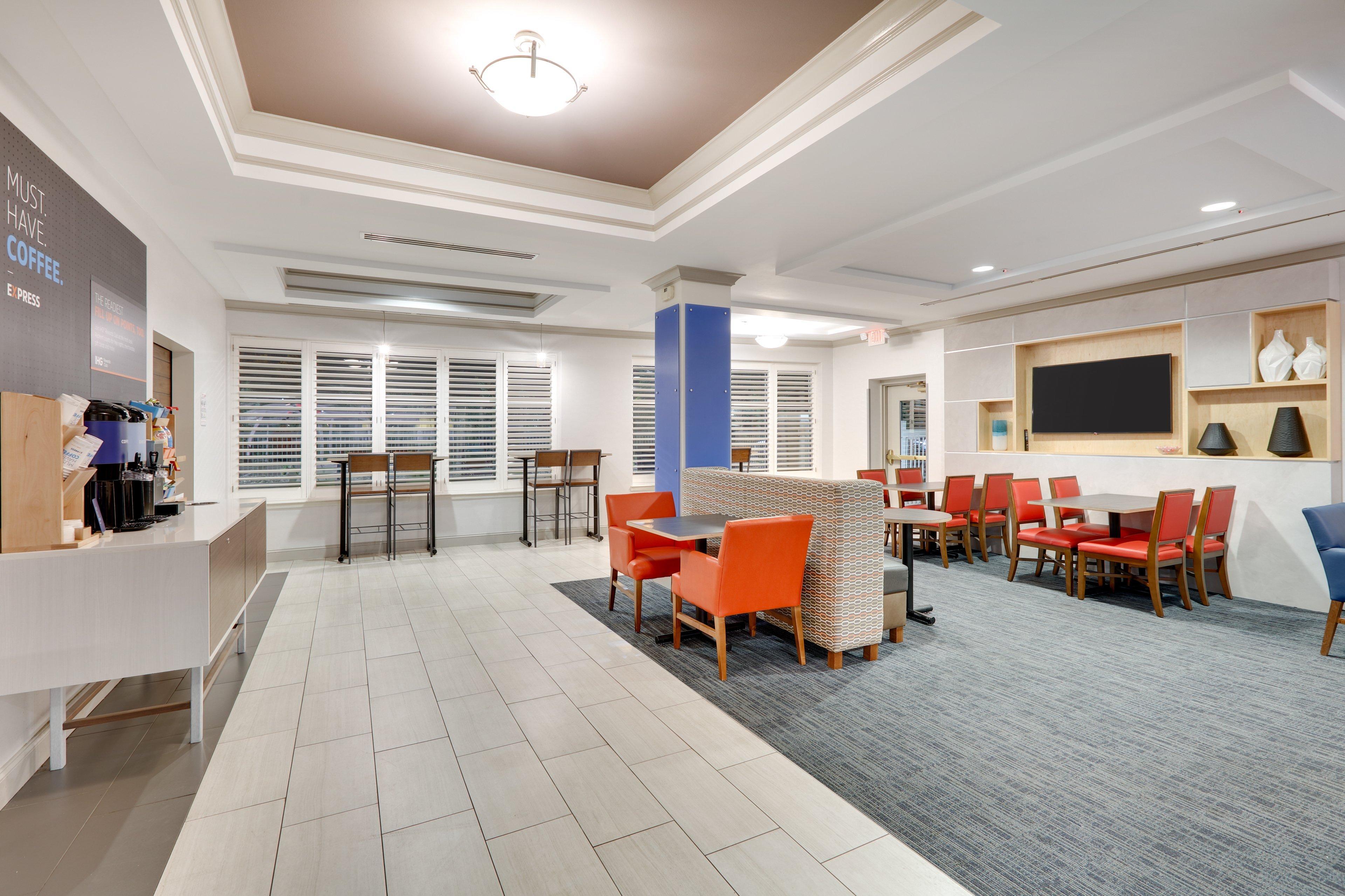 Holiday Inn Express Hotel & Suites Dublin By Ihg Bagian luar foto