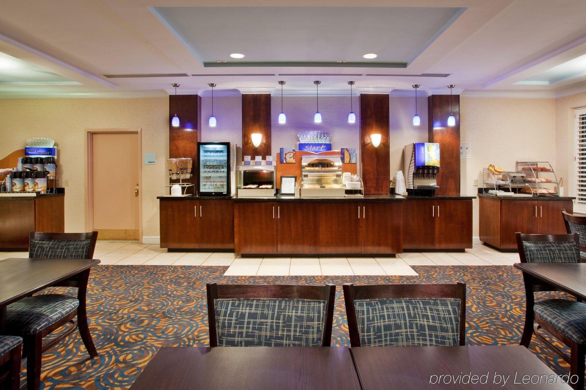 Holiday Inn Express Hotel & Suites Dublin By Ihg Bagian luar foto