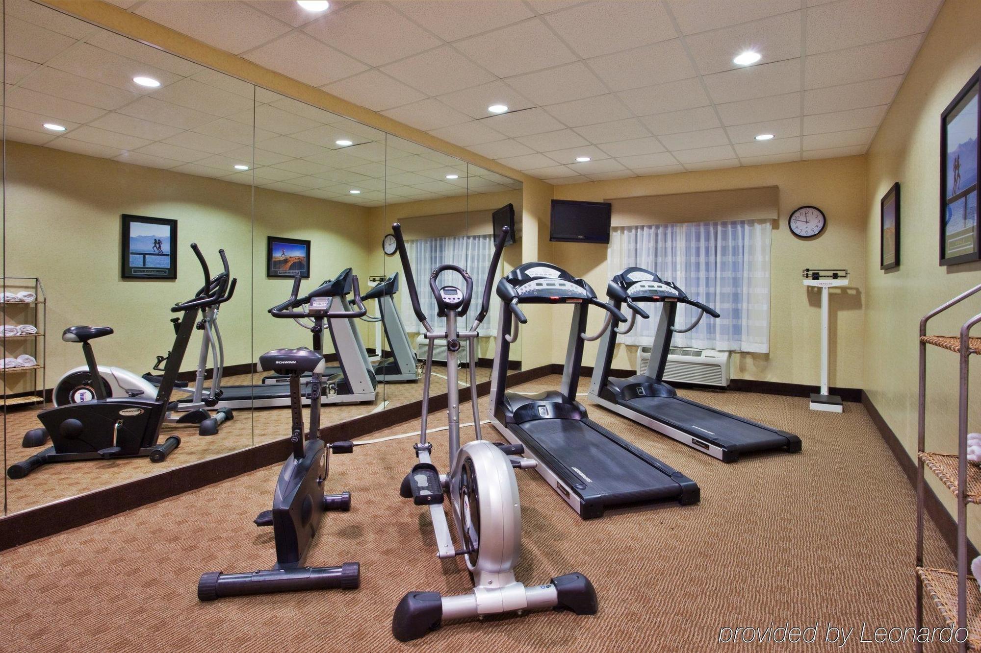 Holiday Inn Express Hotel & Suites Dublin By Ihg Bagian luar foto