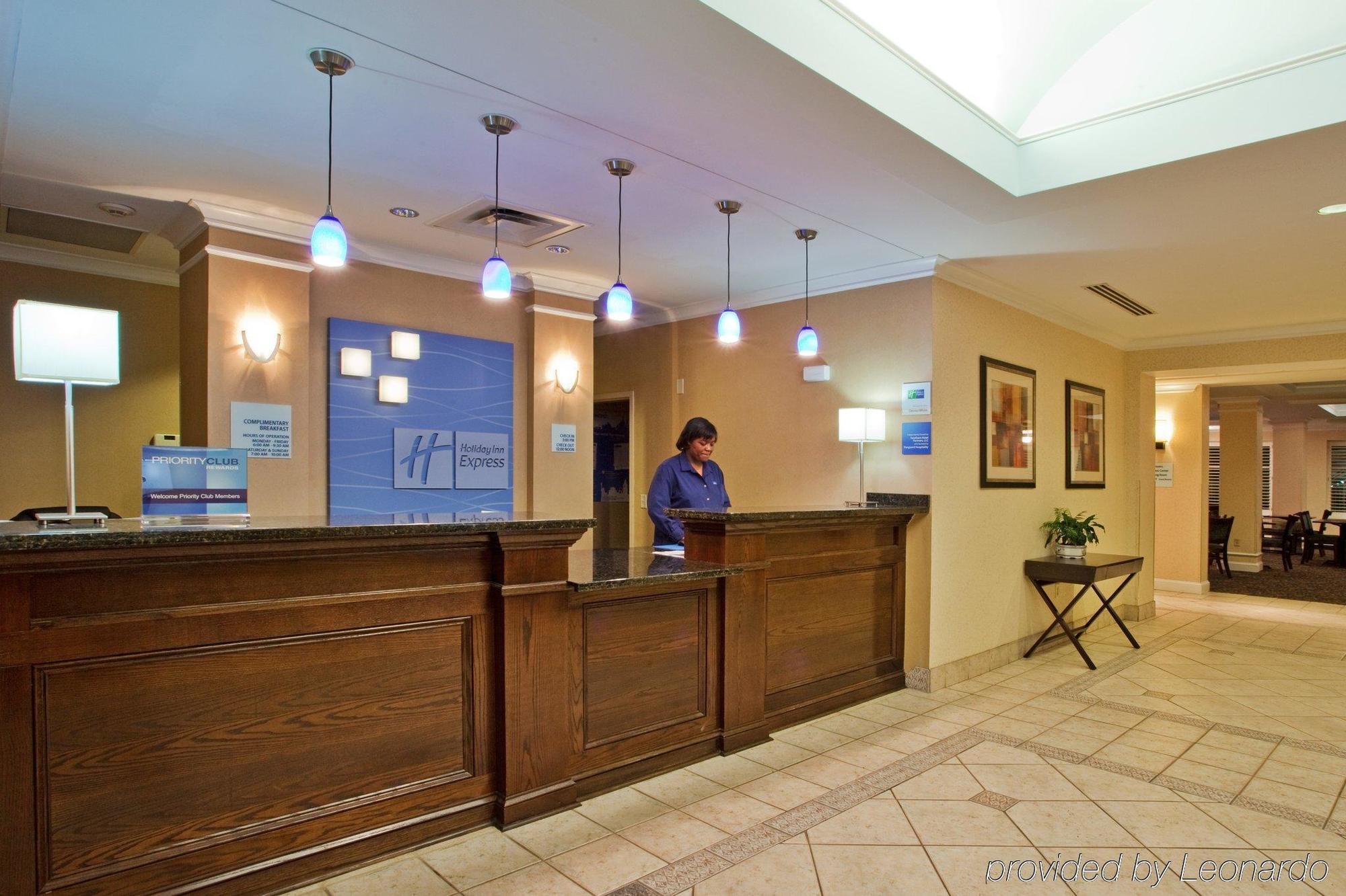 Holiday Inn Express Hotel & Suites Dublin By Ihg Bagian luar foto
