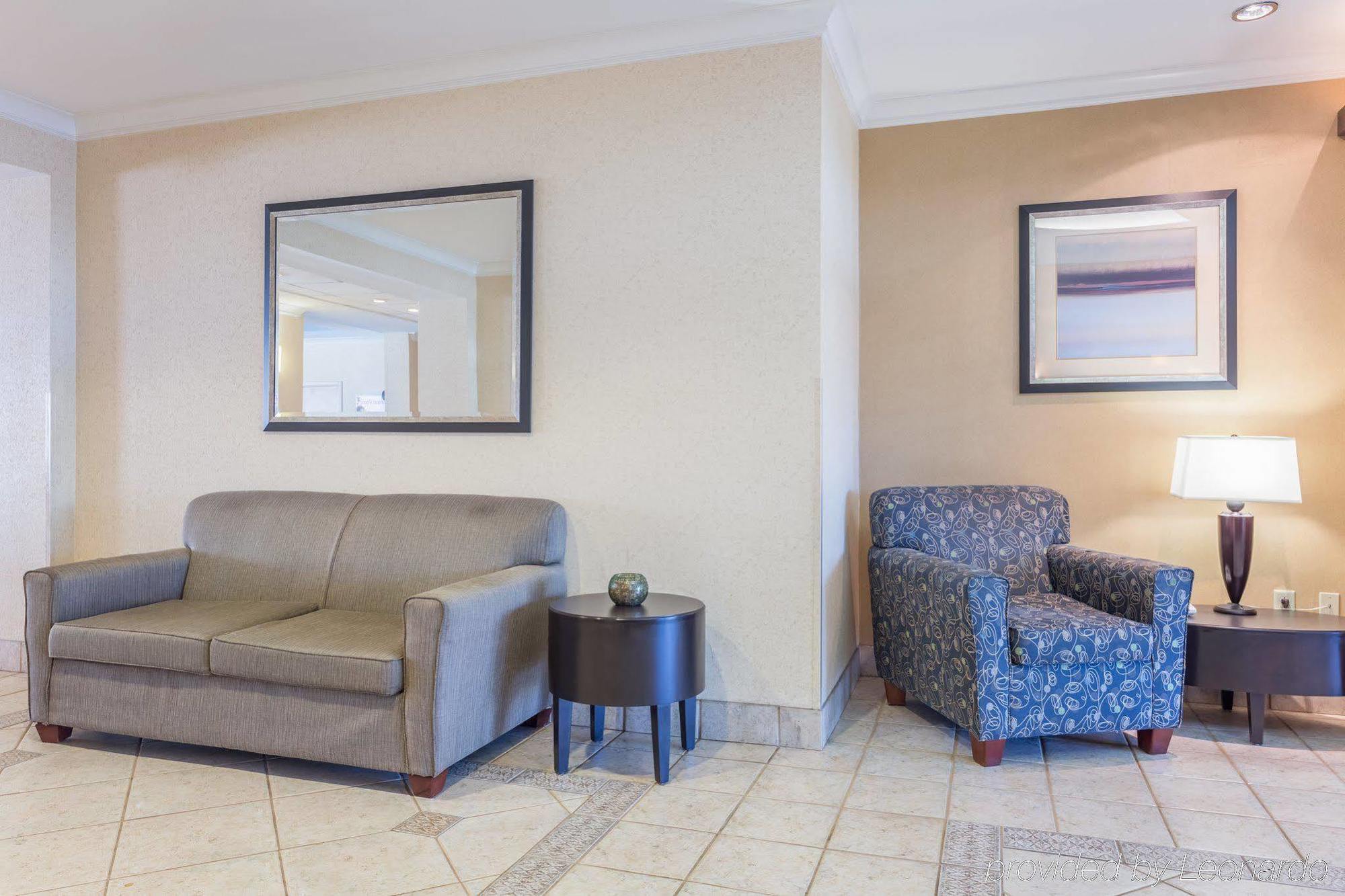 Holiday Inn Express Hotel & Suites Dublin By Ihg Bagian luar foto
