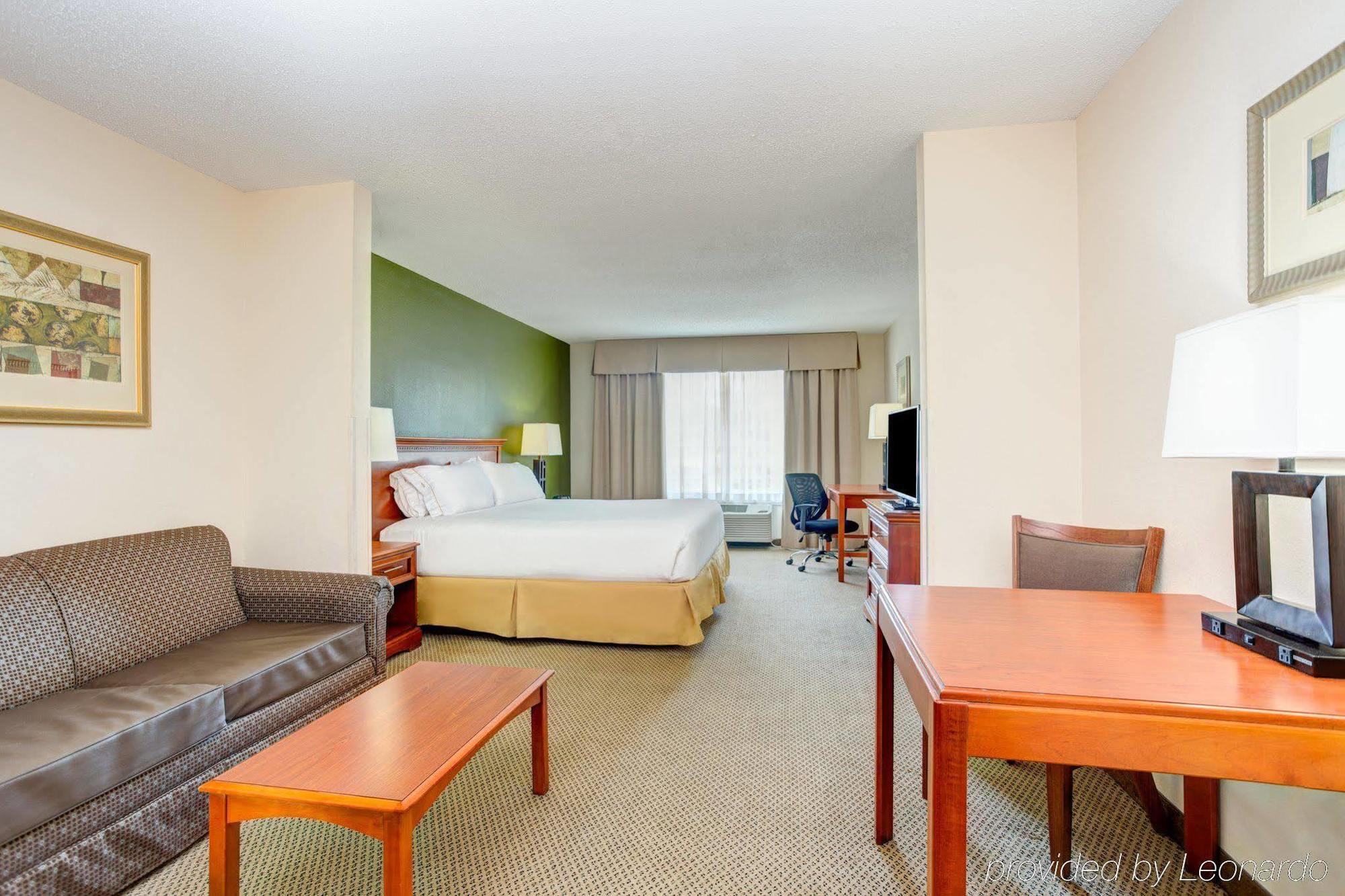 Holiday Inn Express Hotel & Suites Dublin By Ihg Bagian luar foto