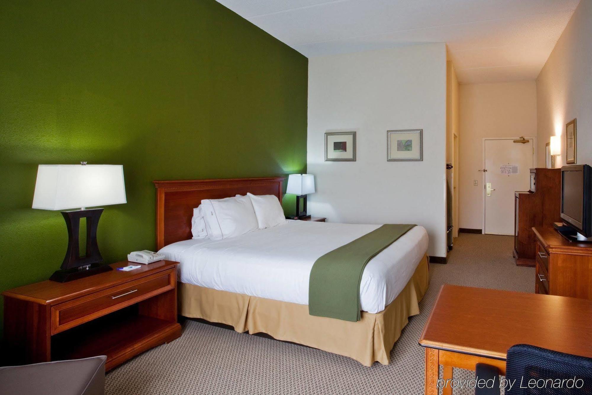 Holiday Inn Express Hotel & Suites Dublin By Ihg Bagian luar foto