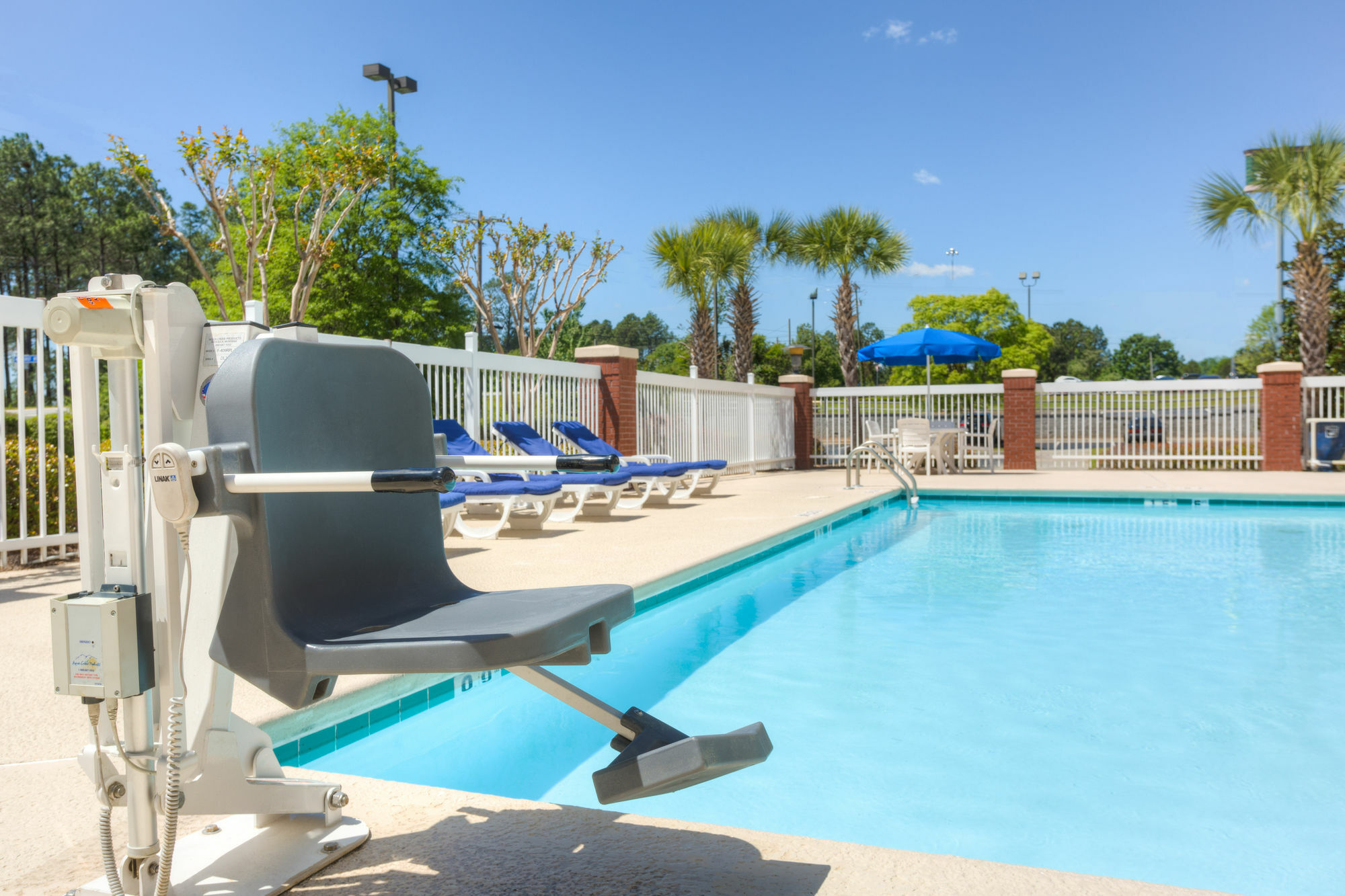 Holiday Inn Express Hotel & Suites Dublin By Ihg Bagian luar foto