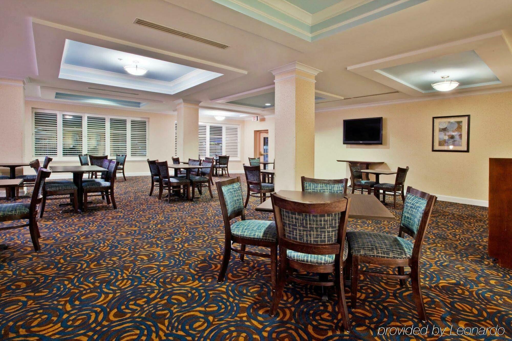Holiday Inn Express Hotel & Suites Dublin By Ihg Bagian luar foto